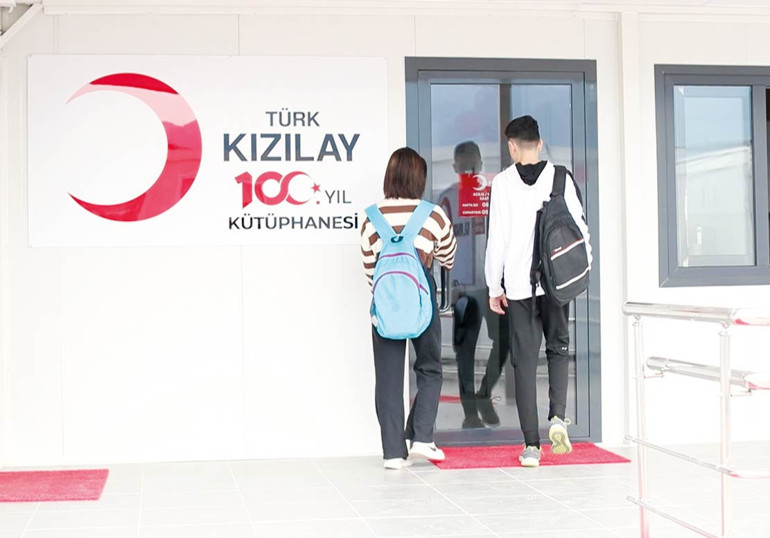  Gel kızım sana bir sarılayım