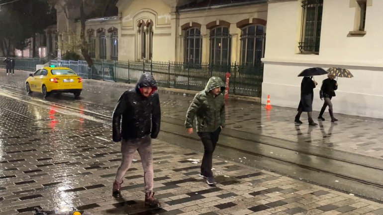 21 ilde sarı kodlu yağış alarmı İstanbula yeni sağanak uyarısı