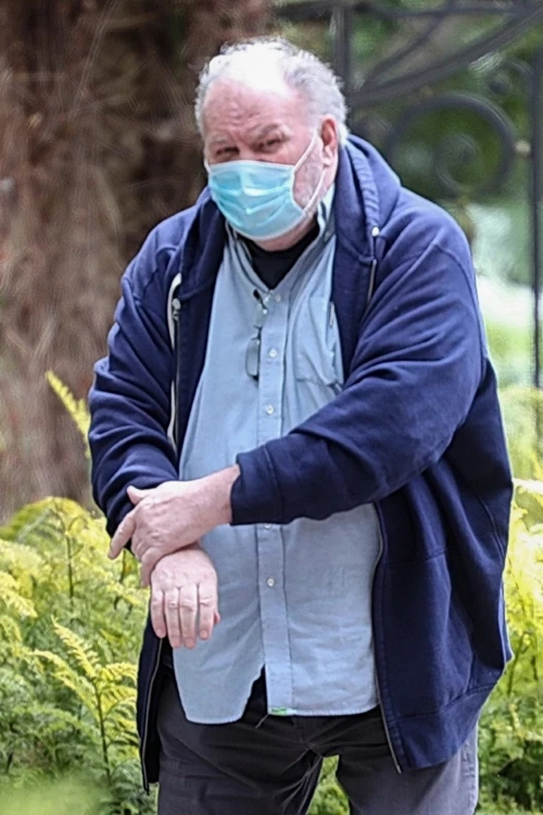 Daha prens aşkıyla evlenmeden onu hayatından çıkarmıştı… Babası hastane yatağından seslendi: Kızımla küs ölmek istemiyorum