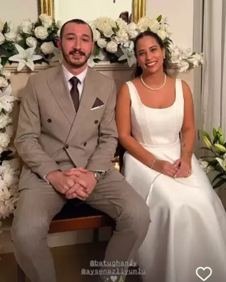 Ailesi geldi, kızımı istediler benden Nilüferin kızı Ayşe Nazlı nişanlandı