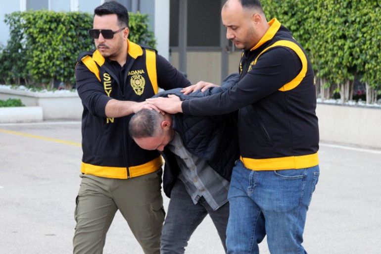 Evinin bahçesinde gömülü el bombası bulunan kişi tutuklandı