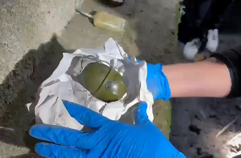 Evinin bahçesinde gömülü el bombası bulunan kişi tutuklandı