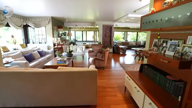 Yeşilin her tonu bu bahçede... İşte Sahrap Soysalın muhteşem evi