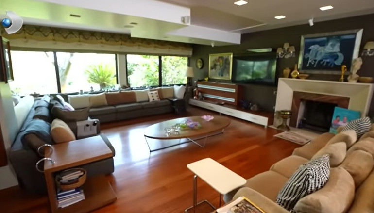 Every shade of green is in this garden... Here is the magnificent house of Sahrap Soysal