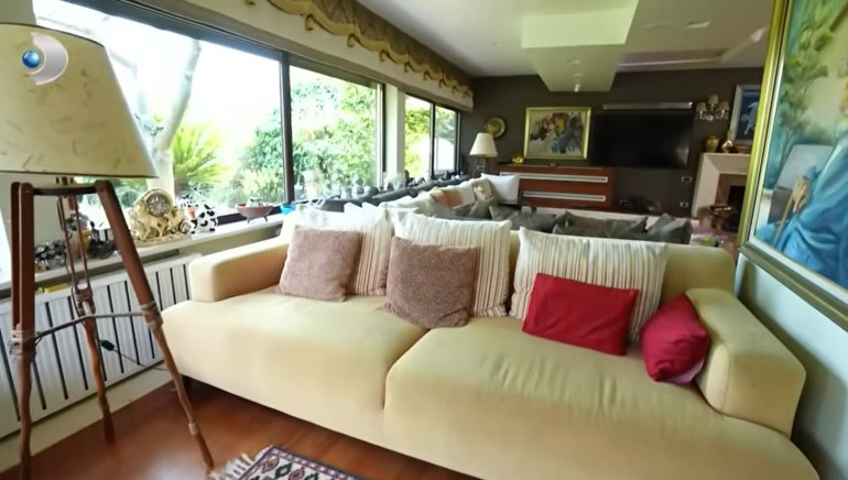 Every shade of green is in this garden... Here is the magnificent house of Sahrap Soysal