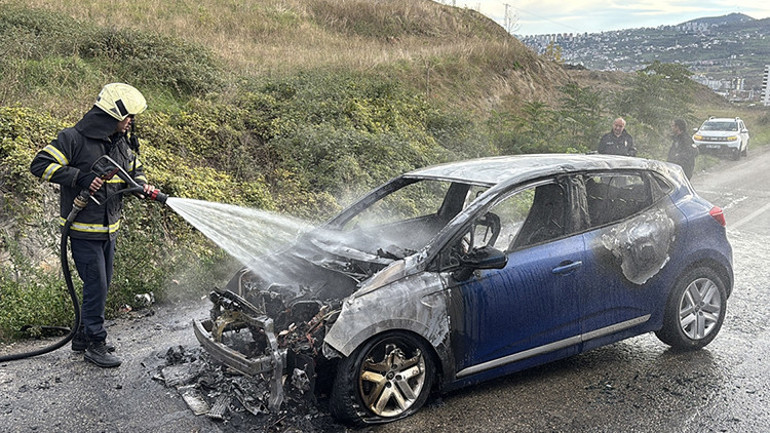 Samsunsporun yıldızı Musabanın otomobili alevler içinde kaldı