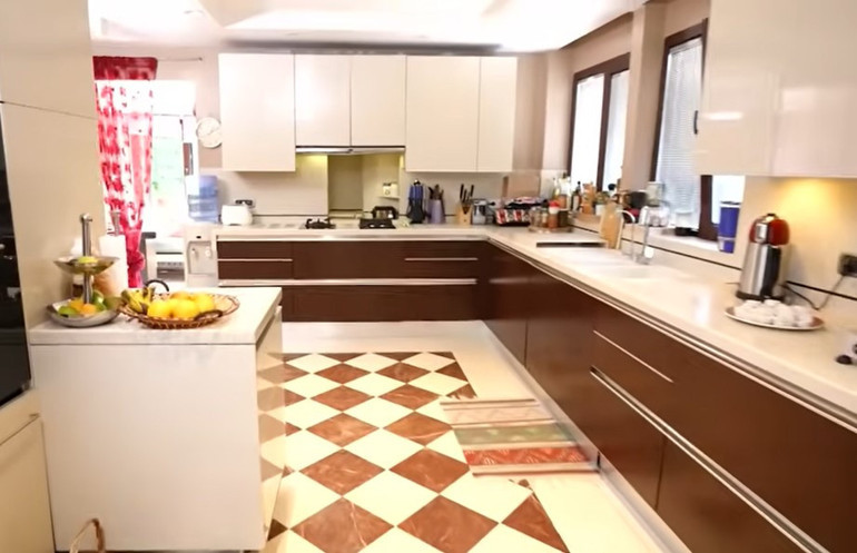 Every shade of green is in this garden... Here is the magnificent house of Sahrap Soysal