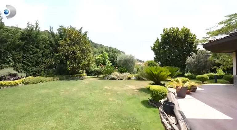 Every shade of green is in this garden... Here is the magnificent house of Sahrap Soysal