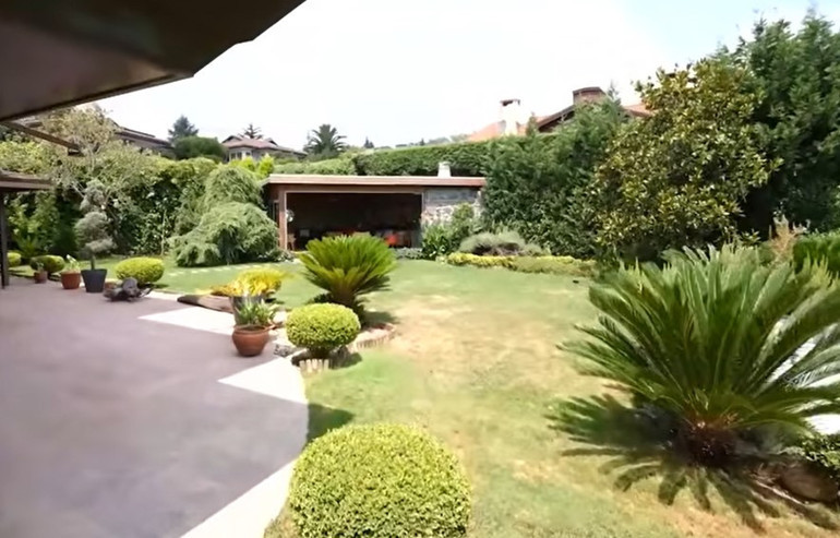 Every shade of green is in this garden... Here is the magnificent house of Sahrap Soysal