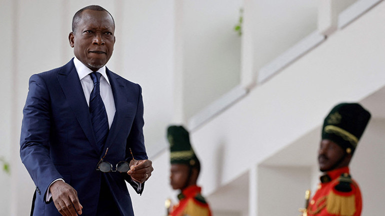 Beninde darbeci askerler firar etti