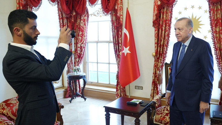 Cumhurbaşkanı Erdoğan, Oscar ödüllü Filistinli yönetmen Basel Adra ile görüştü