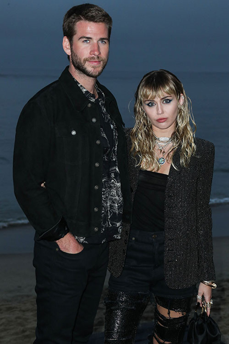 Ünlü yıldızın yeni aşk ve nişan sevincine gölge düştü... Seni daha 12 yaşımdayken ben doğurdum... Sonra da annen ve baban sandığın insanlara evlatlık verdim