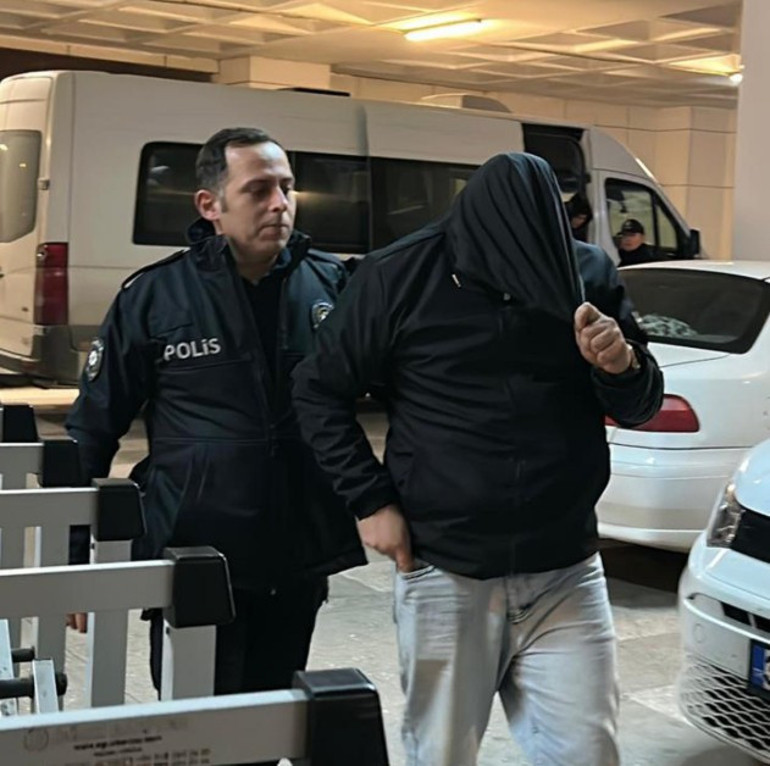 Polisten kaçarken kaza yaptı, içinden 20 kaçak göçmen çıktı