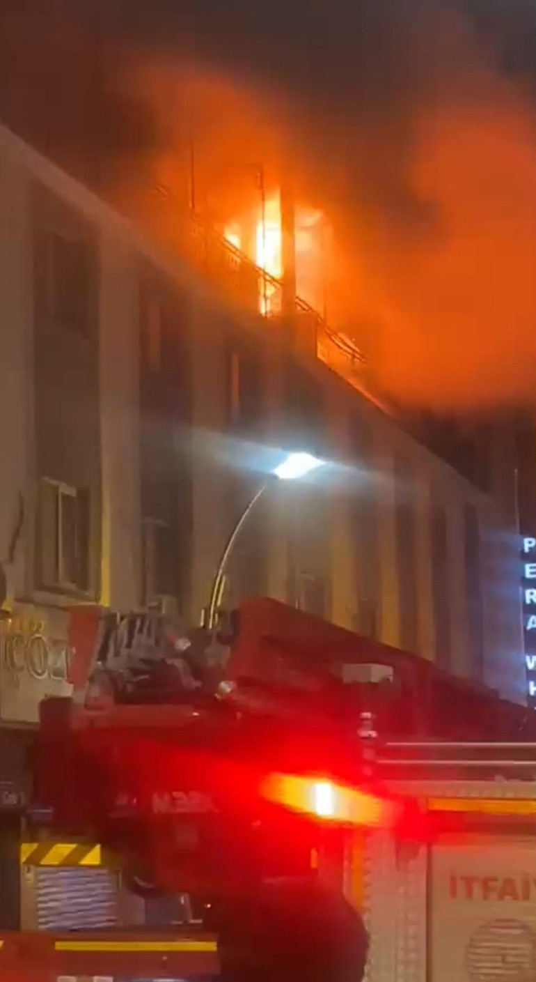 Vanda otelin restoran kısmında yangın paniği