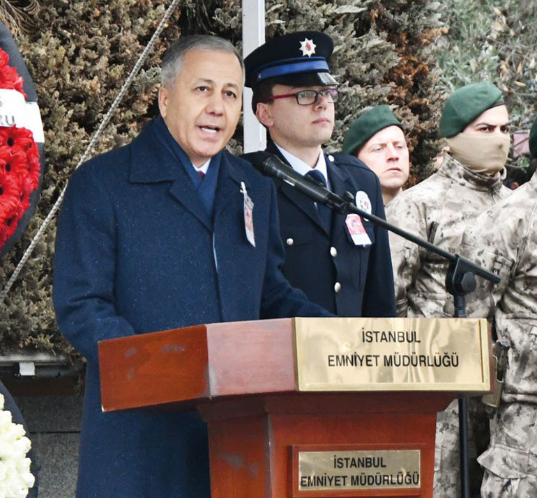 Zehir tacirleri polisi şehit etti