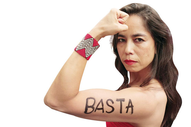 Kadına şiddete sokakta protesto