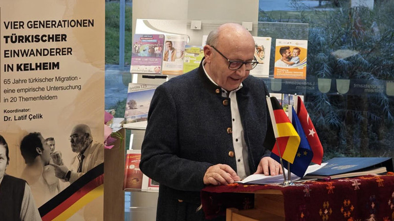 Kelheimde Dört Nesil Türkler fotoğraf sergisi açıldı