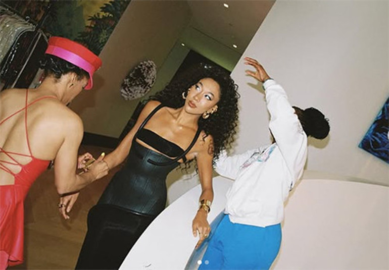 Onu 44 yaş büyük zenginle öpüşürken görünce kahrolmuştu... Kızımın peşine yaşlı bir avcı düştü