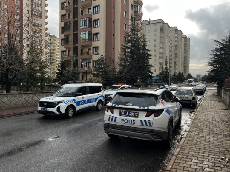 Eşini öldürmek için girdiği binada başka bir kadını öldürdü