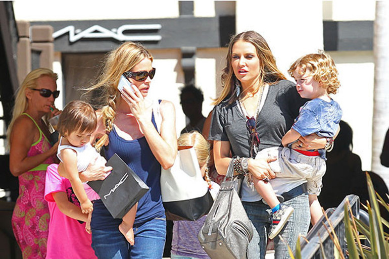 Yarattığı skandallar onu piyasadan silmişti… Ünlü oyuncuya bir darbe daha… Eski karısı 15 milyon dolar nafaka borcunu istiyor