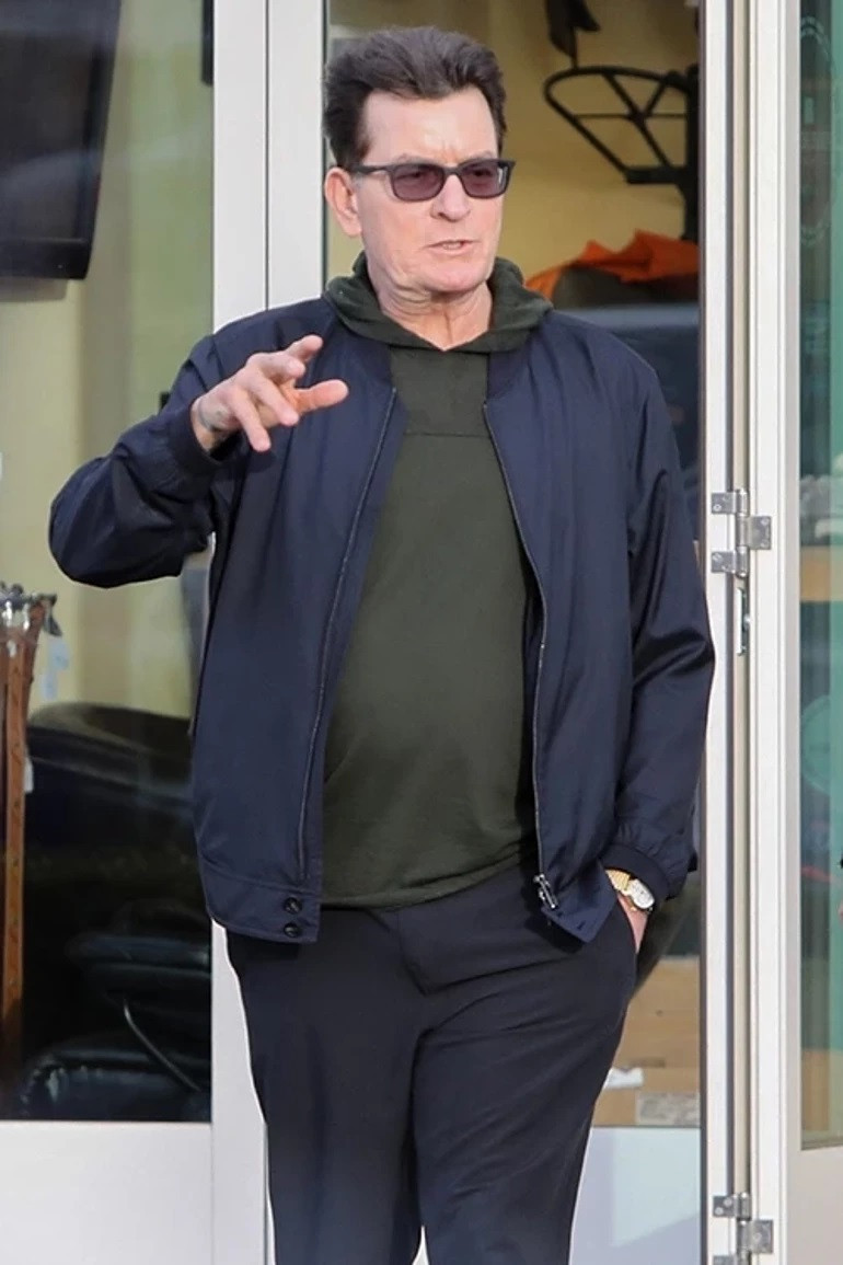 Yarattığı skandallar onu piyasadan silmişti… Ünlü oyuncuya bir darbe daha… Eski karısı 15 milyon dolar nafaka borcunu istiyor