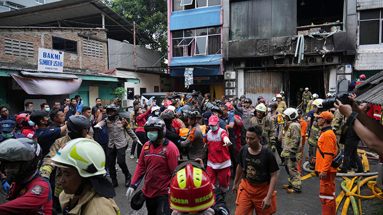 Endonezyada dron şirketinin binası alevler içinde kaldı