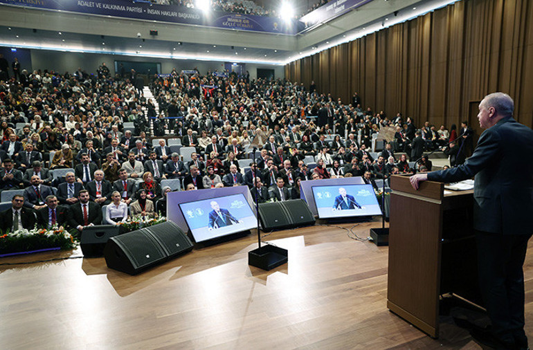 Cumhurbaşkanı Erdoğandan Özgür Özele tepki: Bu siyaset acemisine hak ettiği cevap verildi