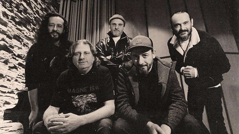 Dünyaca ünlü İtalyan rock grubu Måneskinin gitaristi Thomas Raggi ilk solo albümünü yayınladı