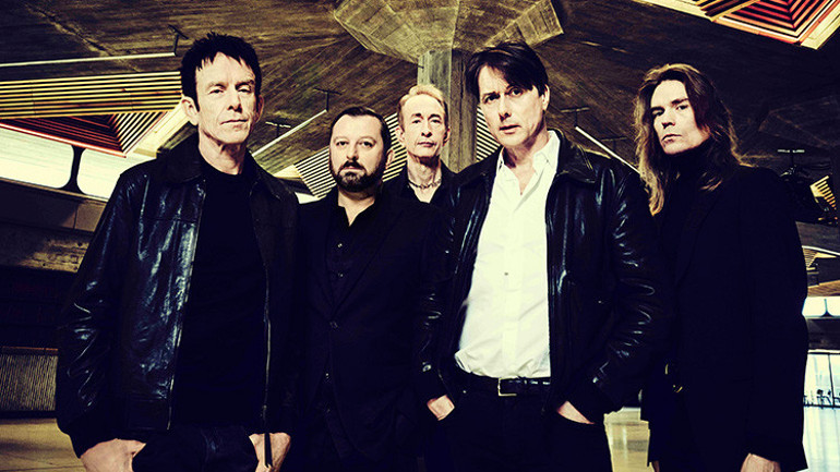 Dünyaca ünlü İtalyan rock grubu Måneskinin gitaristi Thomas Raggi ilk solo albümünü yayınladı