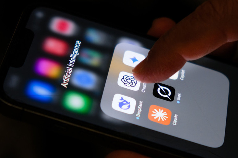  ChatGPT kamerayı izinsiz mi açıyor Gerçek mi manipülasyon mu Uzman isim tek tek açıkladı…