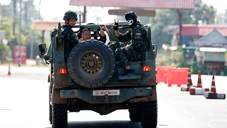 Tayland ve Kamboçya arasında çatışmalar yayılıyor: 500 bin kişi evlerini terk etti