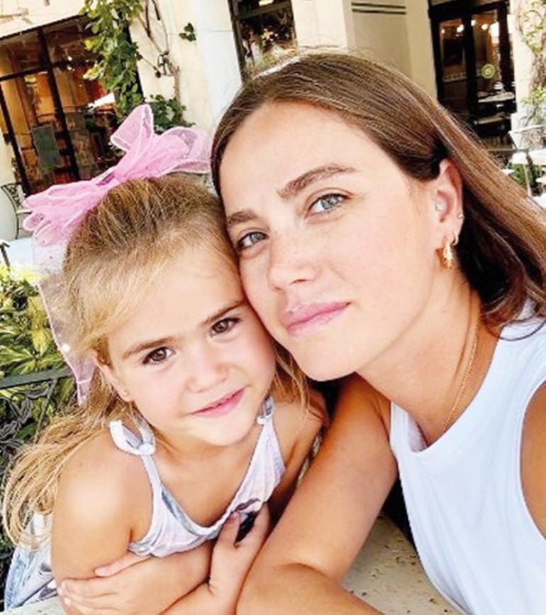 Ceyda Ateş mekik dokuyor