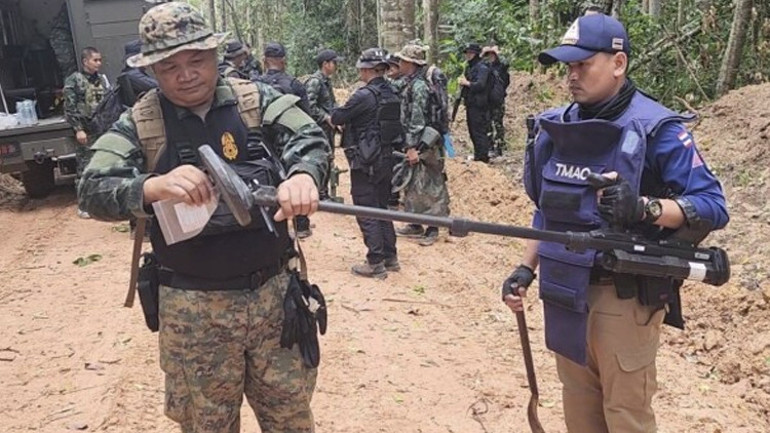 Tayland ve Kamboçya arasında çatışmalar yayılıyor: 500 bin kişi evlerini terk etti