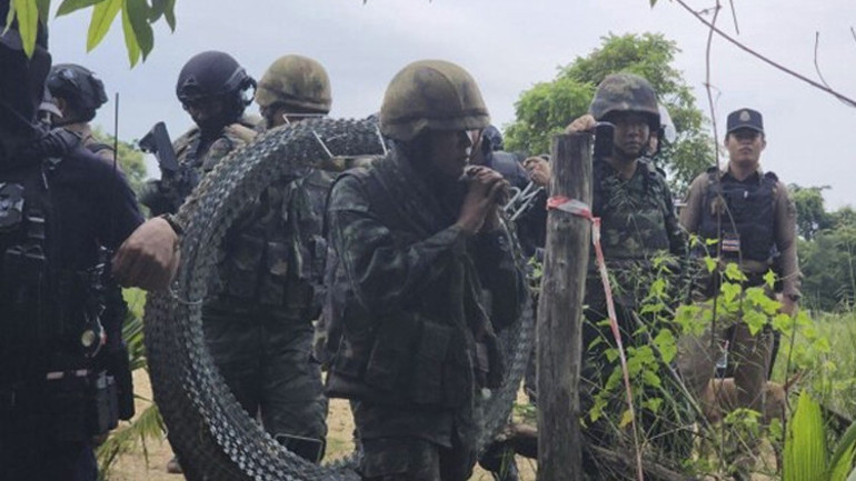 Tayland ve Kamboçya arasında çatışmalar yayılıyor: 500 bin kişi evlerini terk etti