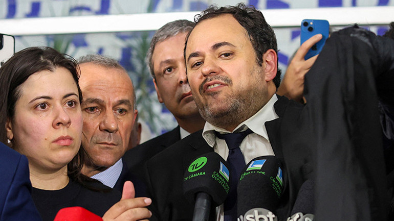 Brezilya Meclisinde kavga çıktı: Polis, milletvekilleri ve gazetecilere müdahale etti