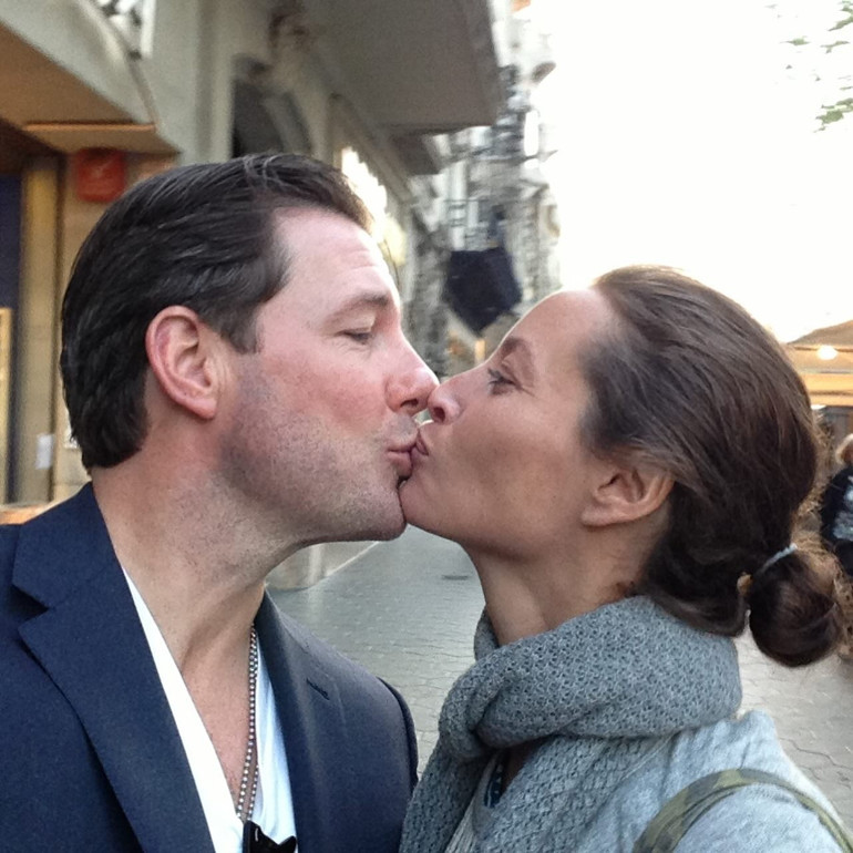 22 yılda saçları birlikte beyazladı… Mutlu evliliği sırrı ‘iki hafta’ kuralıymış