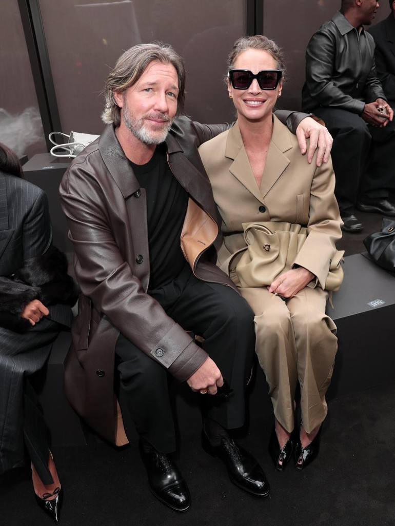 22 yılda saçları birlikte beyazladı… Mutlu evliliği sırrı ‘iki hafta’ kuralıymış