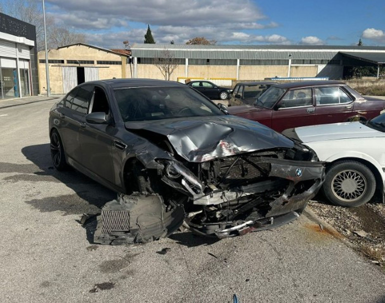 Oto yıkamacıya bırakılan otomobil bu hale geldi Hasarın maliyeti çok büyük