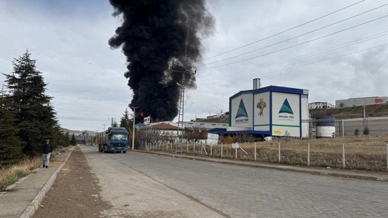 Son dakika... Kırıkkalede fabrika yangını Çok sayıda ekip sevk edildi