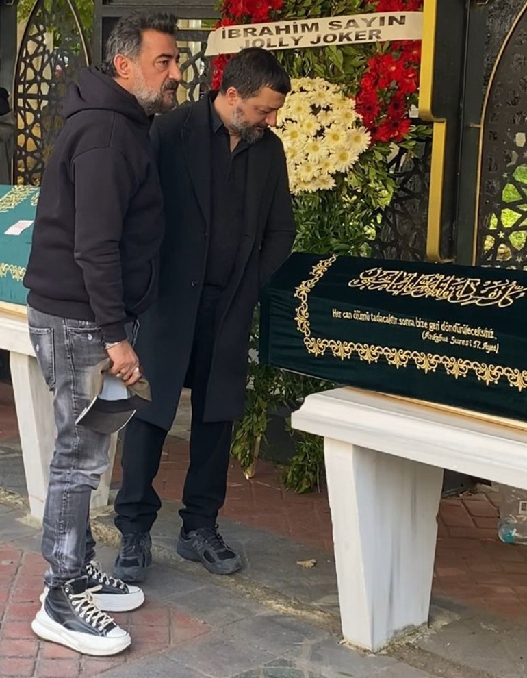 7.5 aylık hamile eşi yalnız bırakmadı Mehmet Erdemin baba acısı...