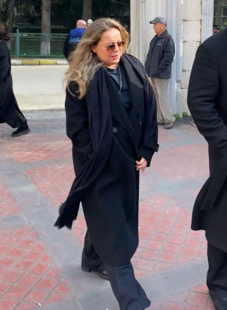 7.5 aylık hamile eşi yalnız bırakmadı Mehmet Erdemin baba acısı...