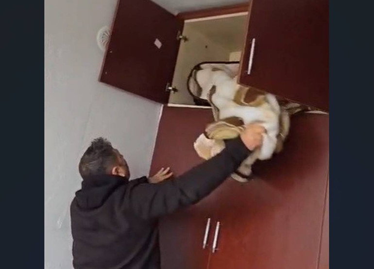 Polis baskınında ilginç anlar: Gel bakalım buraya, atla aşağı