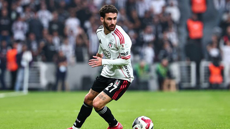 Beşiktaş antrenmanda Rafa Silva