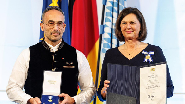 Prof. Dr. Fuat Oduncuya Bavyera Anayasa Nişanı