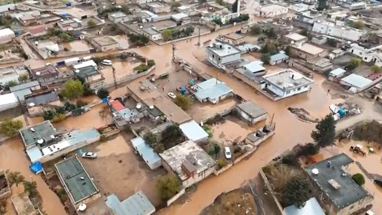 11 Aralık bölge bölge hava durumu... Meteorolojiden kar, sağanak, pus ve sis uyarısı | Mardinde bir mahalle sular altında kaldı