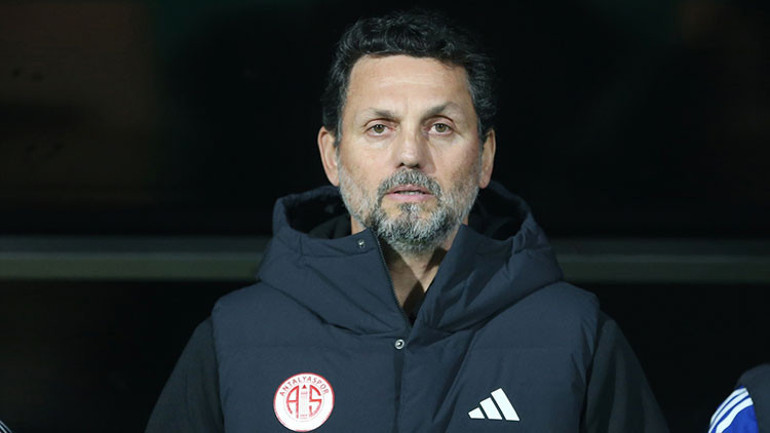 Erol Bulut antrenmanda talimat veriyor