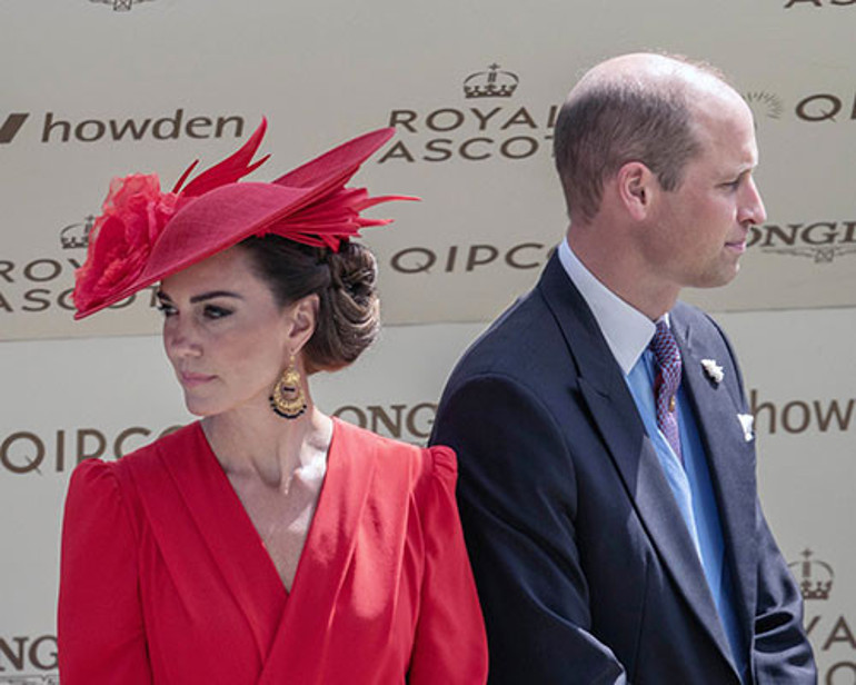 Yeni yuvalarında onların keyfi gayet yerinde... Ama komşuların hayatı cehenneme döndü... Nereden taşındınız buraya, sayenizde canımızdan bezdik