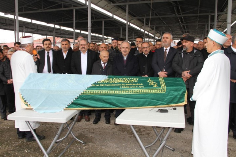  Öğretmen olan kızı Tuğba, toprağa verildi