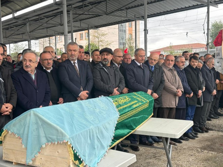  Öğretmen olan kızı Tuğba, toprağa verildi