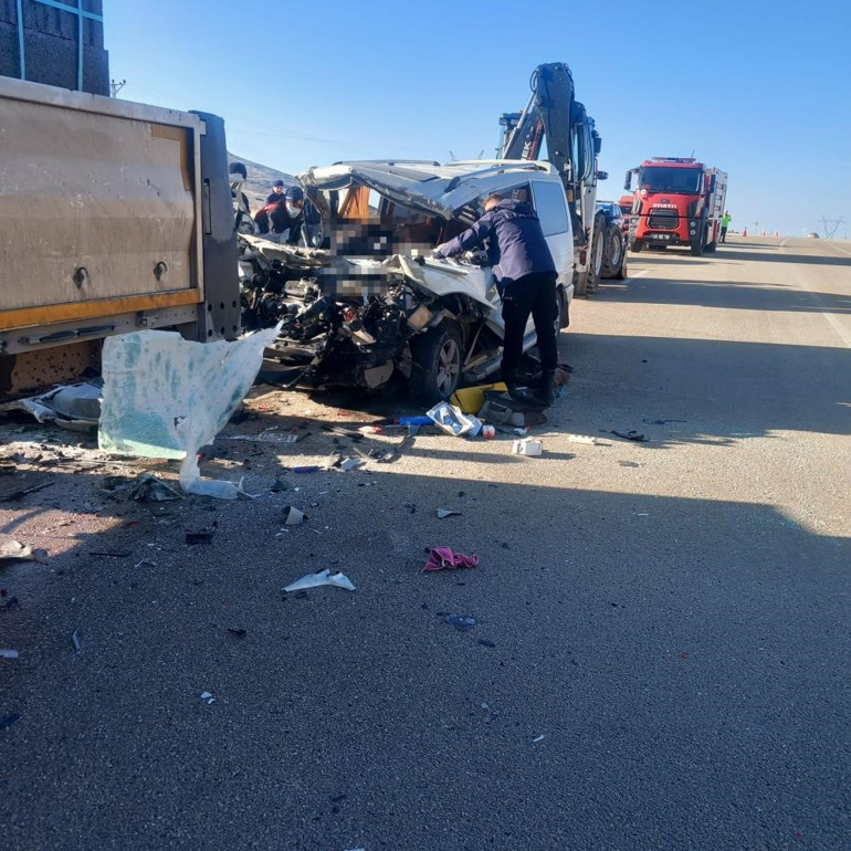 Anne ve iki çocuğu yan yana son yolculuğuna uğurlandı